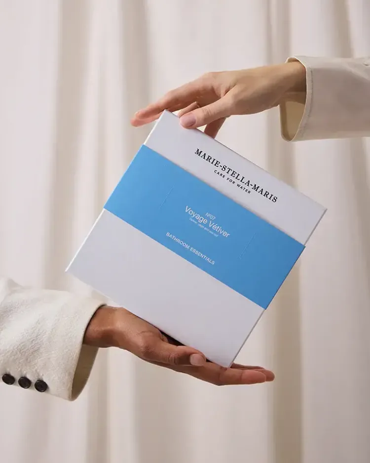 bathroom_essentials_voyag_2.webp Marie Stella Maris Bathroom Essentials Voyage Vetiver New