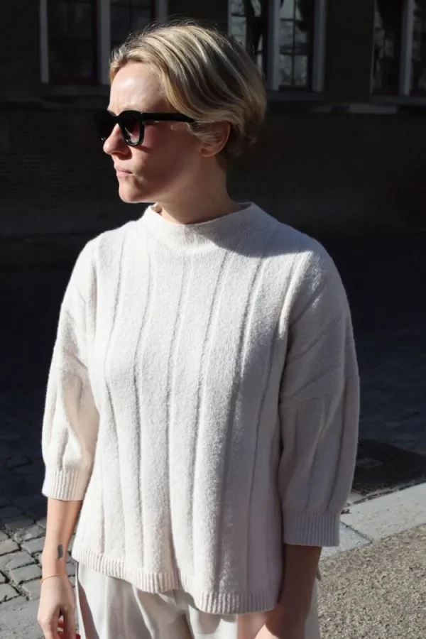 7115 Mid- Poet Mockneck Sweater Wheat New